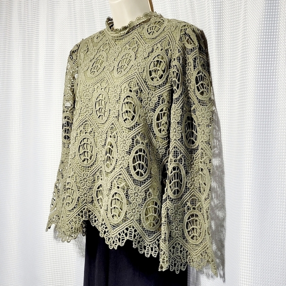 Ultra Pink Sage Crochet Lacey Scalloped Bell Sleeve & Lined Pop Over Blouse (L) - Picture 4 of 12